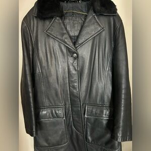 Cool vintage Black Genuine Leather Coat with removable fur neck. Size S/36